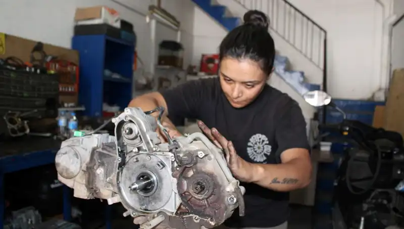Eşi Çırak Bulamadı, 33 Yaşındaki Hayriye Motor Ustası Oldu