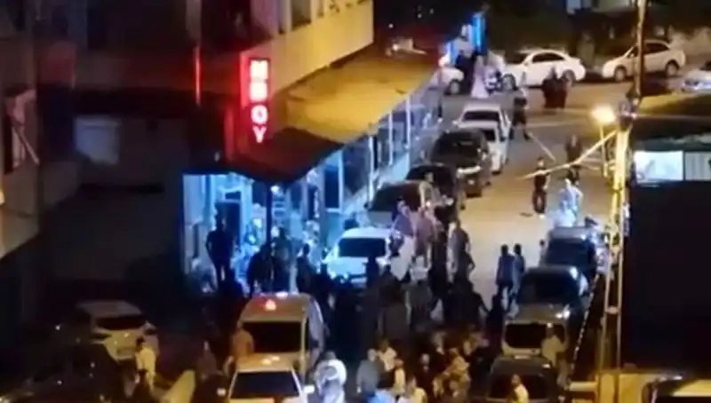 Düğün Çıkışı Kaos: Araba İle Kalabalığa Dalma Olayı
