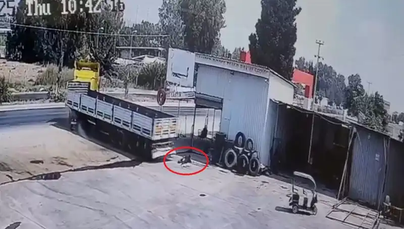Tamirhanede Facia: 16 Yaşındaki Çocuk İşçi, TIR'ın Altında Kaldı