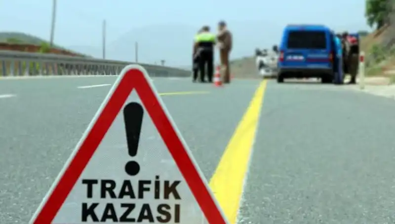 **Korkunç Kazada Otomobil ile Kamyon Çarpıştı: Hayatını Kaybedenler Var!**