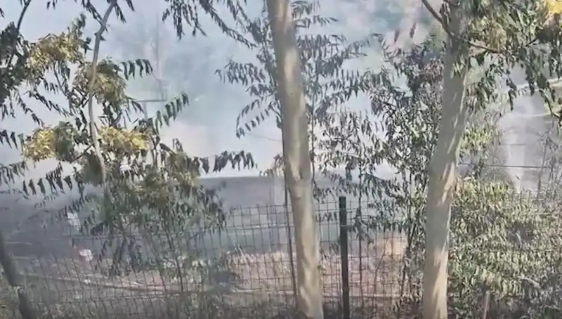 Sultangazi'de Otluk Alanda Yangın: Gecekondu Küllere Döndü
