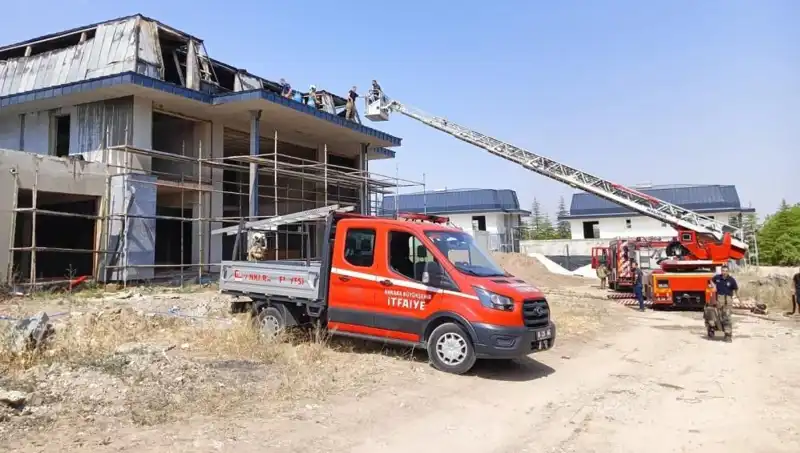 Gölbaşı'nda Villa Alanında Çıkan Yangın, İtfaiye Ekiplerini Zorluğa Soktu