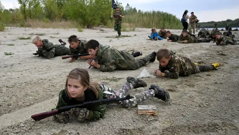 Rusya'daki Çocuk Askerler: 8 Yaşındaki Çocukların Fırtınalı Hikayesi