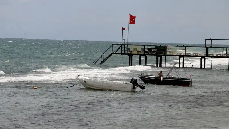Poyrazın Etkisi: Denize Girmek ve Su Aktiviteleri Yasaklandı