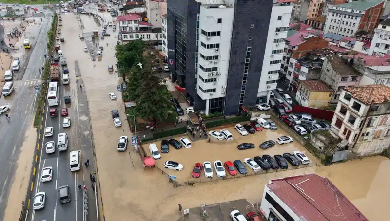 Trabzon'da Sel Felaketi: Kaybolan Kişi İçin Arama Çalışmaları Devam Ediyor