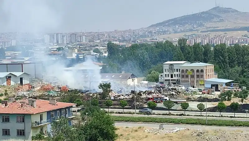 Otluk Alanda Başlayan Yangın Depoyu Küle Çevirdi, Yetkililer Harekete Geçti!