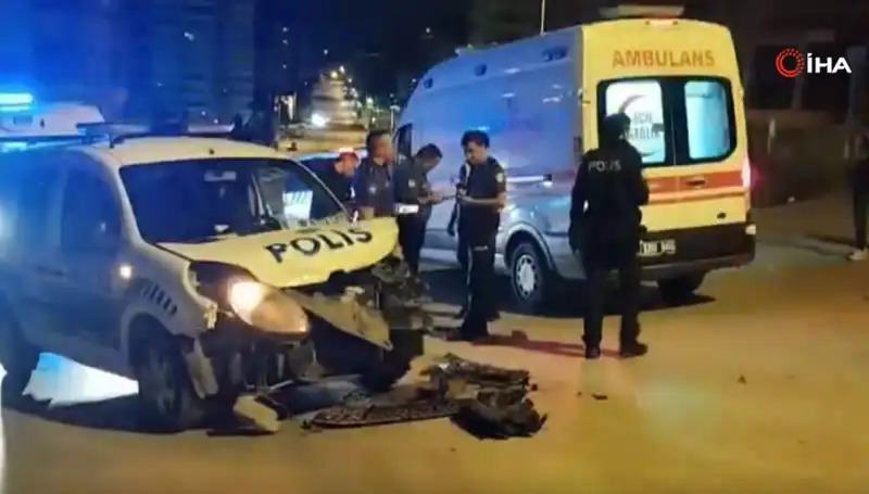 Ankara'da Trafik Kazası: Polis Aracı ve Hafif Ticari Araç Çarpıştı