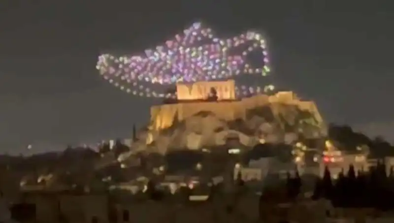 Akropolis Üzerinde Drone ile Reklam Yapan Şirkete Soruşturma Açıldı