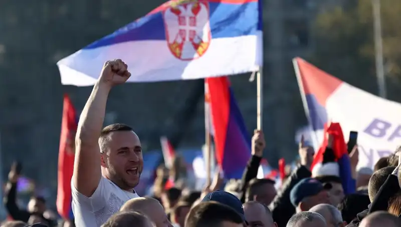 Sırbistan'ı Vermeyiz: Vucic Destekçileriyle 55 Bin Kişilik Miting