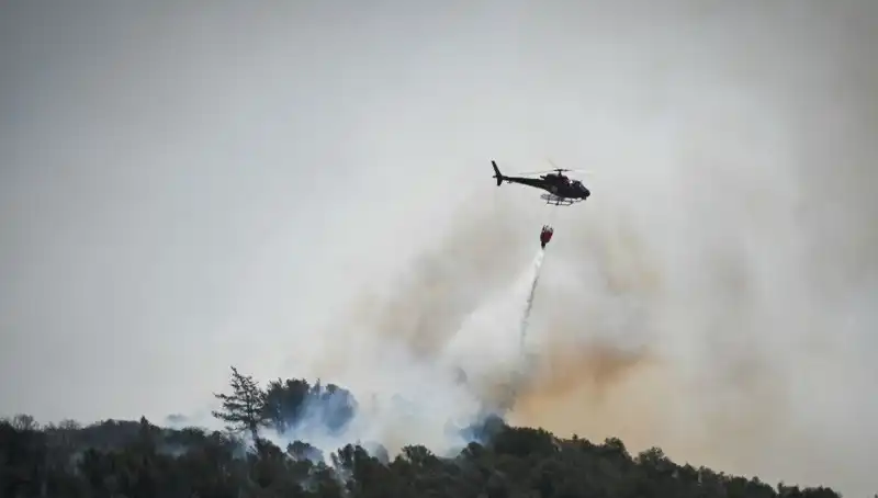 Fransa'nın Marsilya Havalimanı, Orman Yangınları Nedeniyle Kapatıldı!