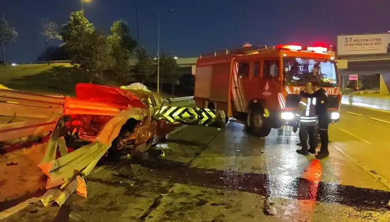 Bariyerin Saldırısı: Otomobil Kazasında Sürücü Hayat Mücadelesi Veriyor