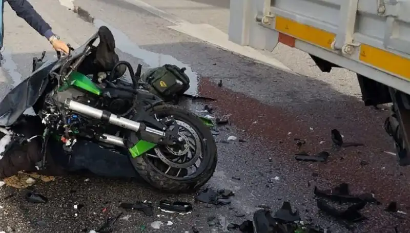 Çorum’da Motosiklet Kazası: Kamyona Çarpan Sürücü Hayatını Kaybetti