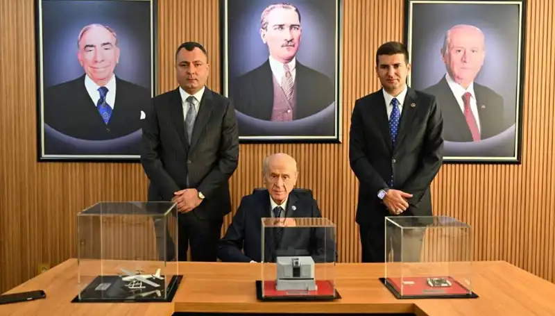 MHP Lideri Bahçeli, Ülkü Ocakları'na Anlamlı Ziyarette Bulundu