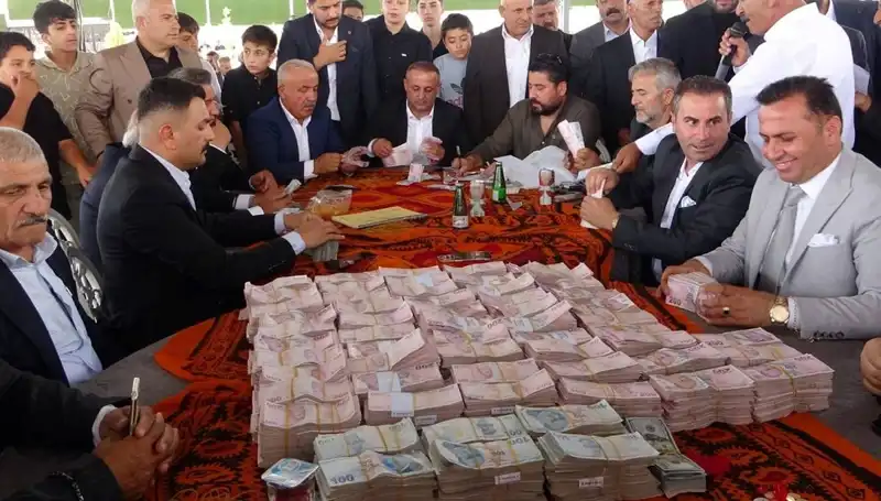 Aşiret Düğününde Takı Töreninin İnanılmaz Yüzleri: 1,5 Kilo Altın ve 7,5 Milyon TL