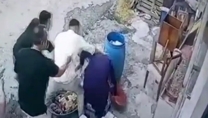 Başakşehir'de Bir Bidon Yüzünden Çıkan Kavga, 58 Yaşındaki Kadını Darbetti