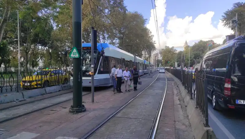 Beyoğlu'nda Tramvay Kazası: Yayayı Neden Vurdu?