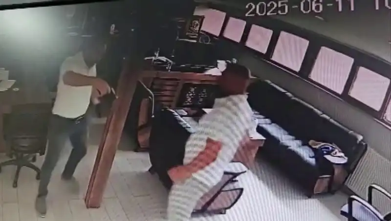 Alacak Verecek Davasında Dehşet Verici Cinayet: Kalfa İş İnsanını Katletti
