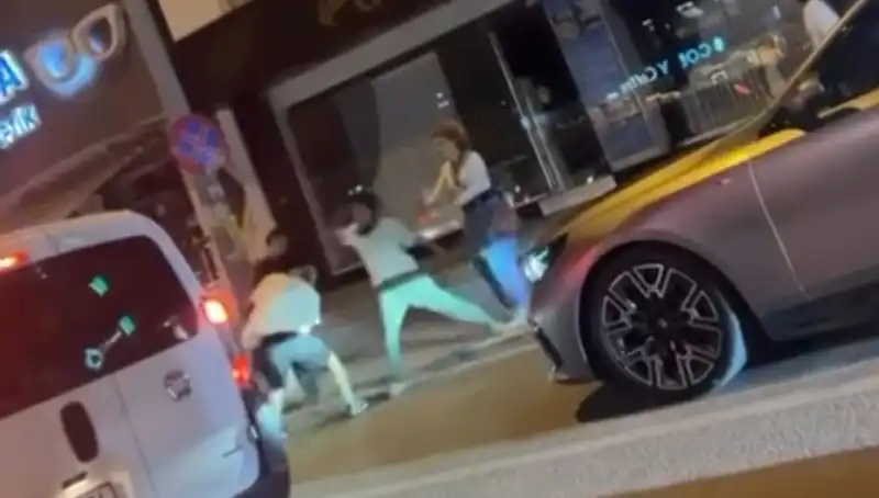 Cadde Boks: Sokaklarda Heyecan Dolu Yumruklaşmalar Başladı!