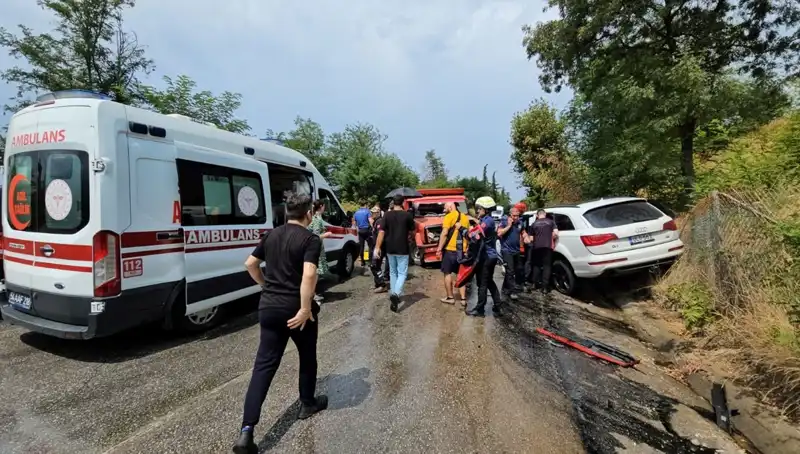 Sakarya'da Kamyonet ile Cip Çarpıştı: 5 Yaralı, 4'ü Çocuk