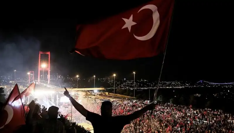 15 Temmuz'un Anısına "En Uzun Gece": Külliye'de Büyüleyici Temsil