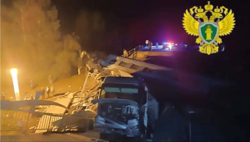 Rusya’da İki Köprü Çöktü: Tren Kazasında Yedi Kişi Hayatını Kaybetti