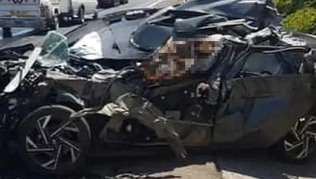 Şanlıurfa'da Feci Kaza: Otomobil Tankere Çarptı, Aynı Aileden 1 Kişi Hayatını Kaybetti