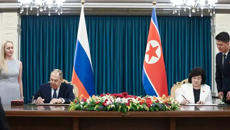 Lavrov ve Kuzey Koreli Mevkidaşından Önemli Görüşme: Dünya Tarihinde Yeni Bir Dönem Mi Başlıyor?