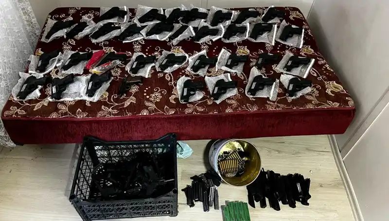 Gaziantep'te Şok: 45 Silah ve El Bombası Ele Geçirildi!
