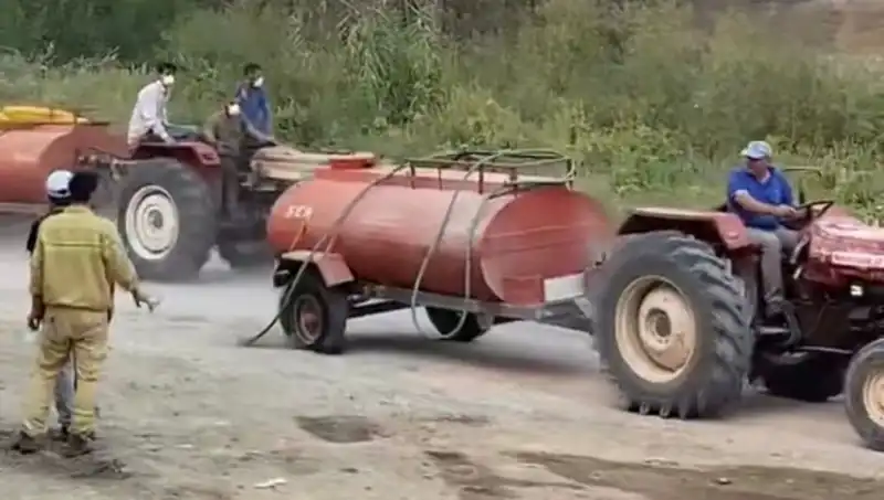 Yangına Müdahale İçin Patlayan Lastiği Unutan Kahramanlar!