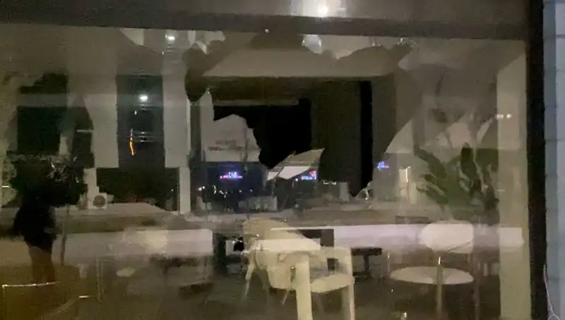 Mobilya Mağazasına Taşlı Saldırı: Olayın Ardındaki Sebepler ve Sonuçlar