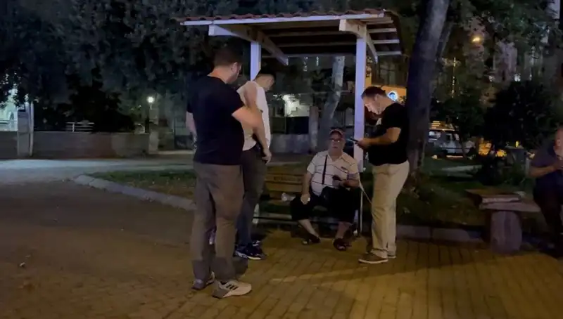 Görme Kaybı Olan Adamın Telefonu Hırsızın Hedefi Oldu!