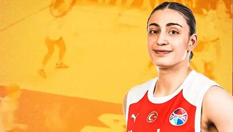 Galatasaray'dan Futbol Dünyasına Bombastik İmzalar: Üç İsimle Sözleşme Uzatıldı