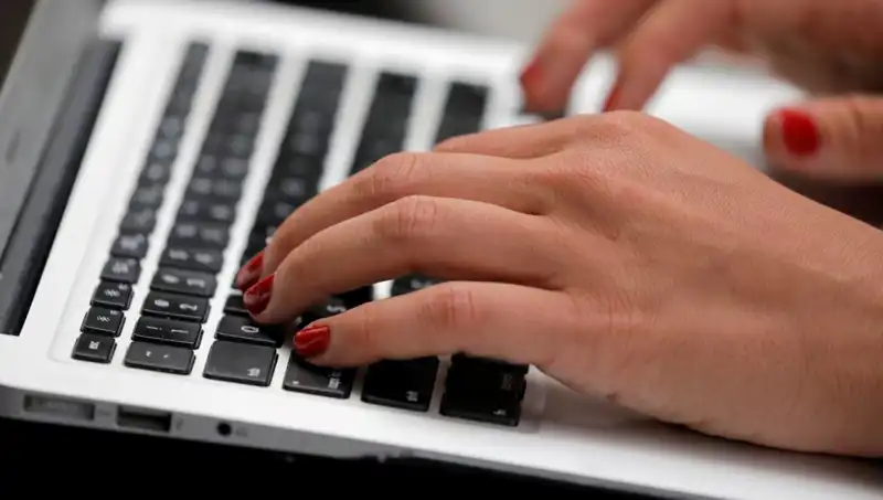 Laptop Mikrofonları: Hemen Her An Dinleniyor Olabilirsiniz!
