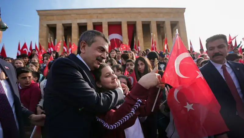 Anıtkabir’de Duygu Dolu Anlar: Bakan Tekin ve Çocuklar Bir Araya Geldi