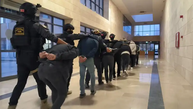 Türkiye Genelinde DAEŞ Operasyonu: 298 Gözaltı ile Terörle Mücadelede Yeni Bir Adım