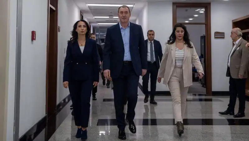 DEM Parti Heyeti İki Önemli Görüşme İçin Yola Çıktı
