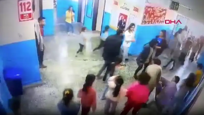 Bayılan Öğrenciyi Müdür Yardımcısı Kurtardı: Okulda Neler Oldu?