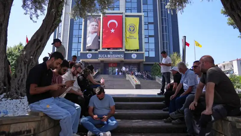 İşçiler Alacaklarını Talep Etti: Ücret Ödemeleri İçin Oturma Eylemi Düzenlendi