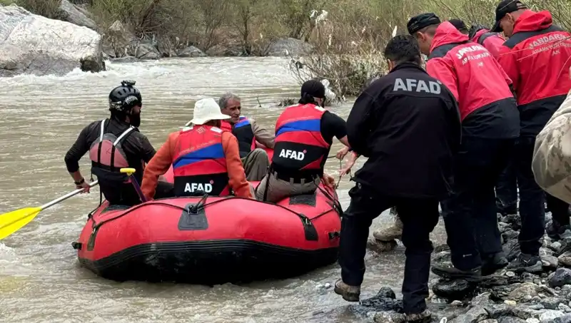 Zap Suyu Kenarında Mahsur Kalan 4 Kişi Kurtarıldı: Olayın Perde Arkası