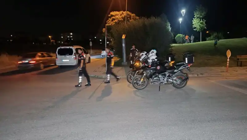 Parkta Korkunç Olay: 14 Yaşındaki Çocuk Bıçaklandı ve Hayati Tehlike Saçtı
