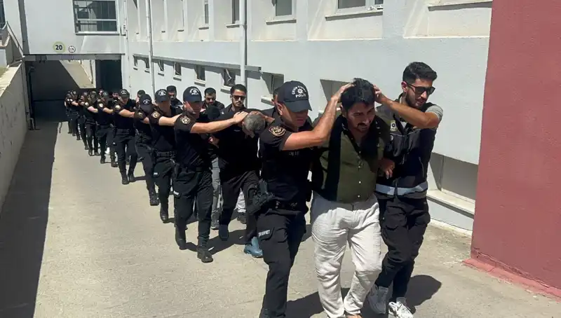 Adana'da 825 Kilo Eroin Operasyonu: 16 Kişi Tutuklandı!