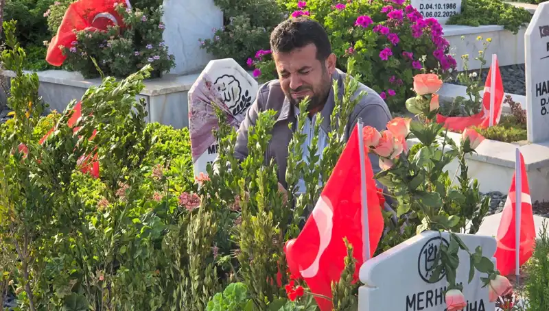 Deprem Şehitliğinde Bayram: Duygu Dolu Bir Kutlama Nasıl Geçti?