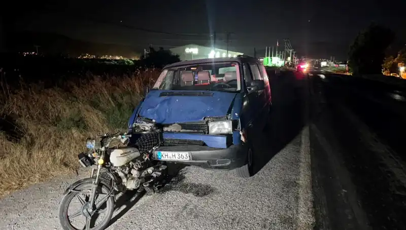 Söke'de Minibüs Motosiklete Çarptı: Üç Kişinin Yaralandığı Kazanın Ayrıntıları