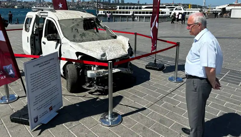 15 Temmuz Darbe Girişiminde Kullanılan Tankların Ezdiği Arabalar Sergileniyor