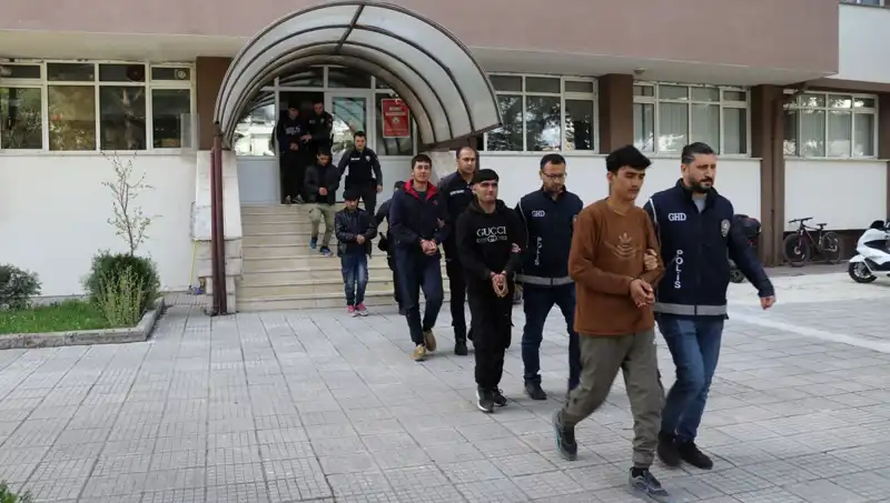 Edirne ve Kırklareli'nde Kaçak Göçmen Operasyonu: Güvenlik Güçlerinden Çarpıcı Müdahale