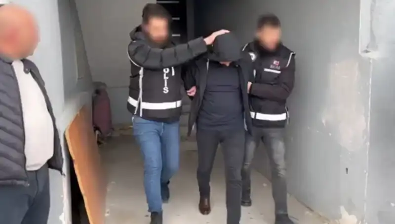 Dört İlde Yüzlerce Polisle Dev Çete Operasyonu: Silah ve Patlayıcılar Ele Geçirildi!