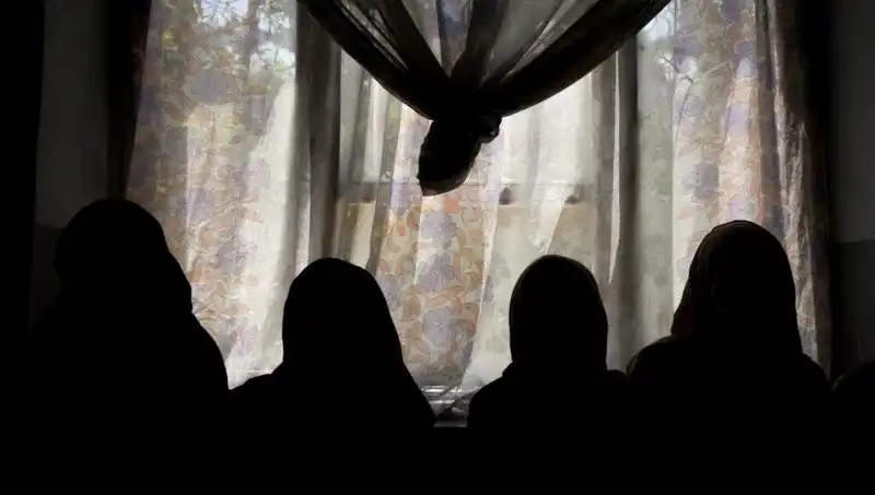 Taliban, Kadın Yazarların Eserlerini Yasaklayarak Sesi Susturuyor!