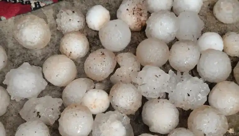 Şanlıurfa'da Kar Topu Büyüklüğünde Dolu Yağışı Sürprizi!