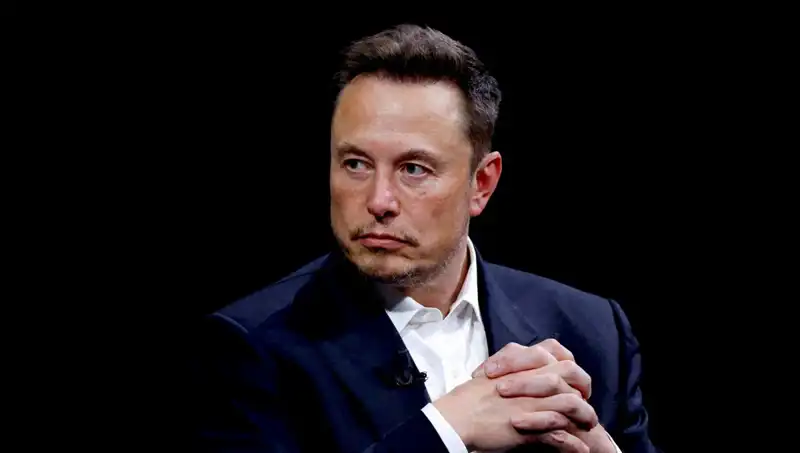 Musk'tan Çarpıcı Açıklama: Robotlar Cerrahları Geçiyor!