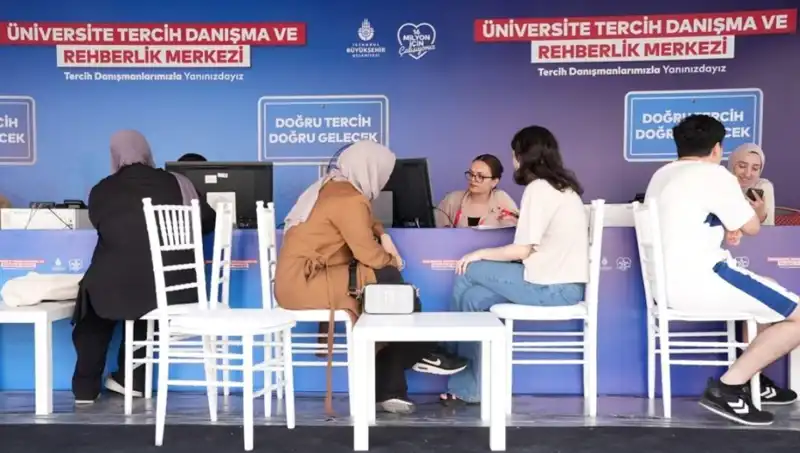 İstanbul'da Eğitimde Yeni Dönem: İBB Tercih Danışma ve Rehberlik Merkezleri Açıldı